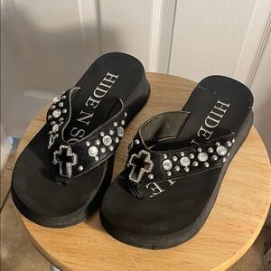 Hide N Sole Black Embellished Women's Sandals size 10